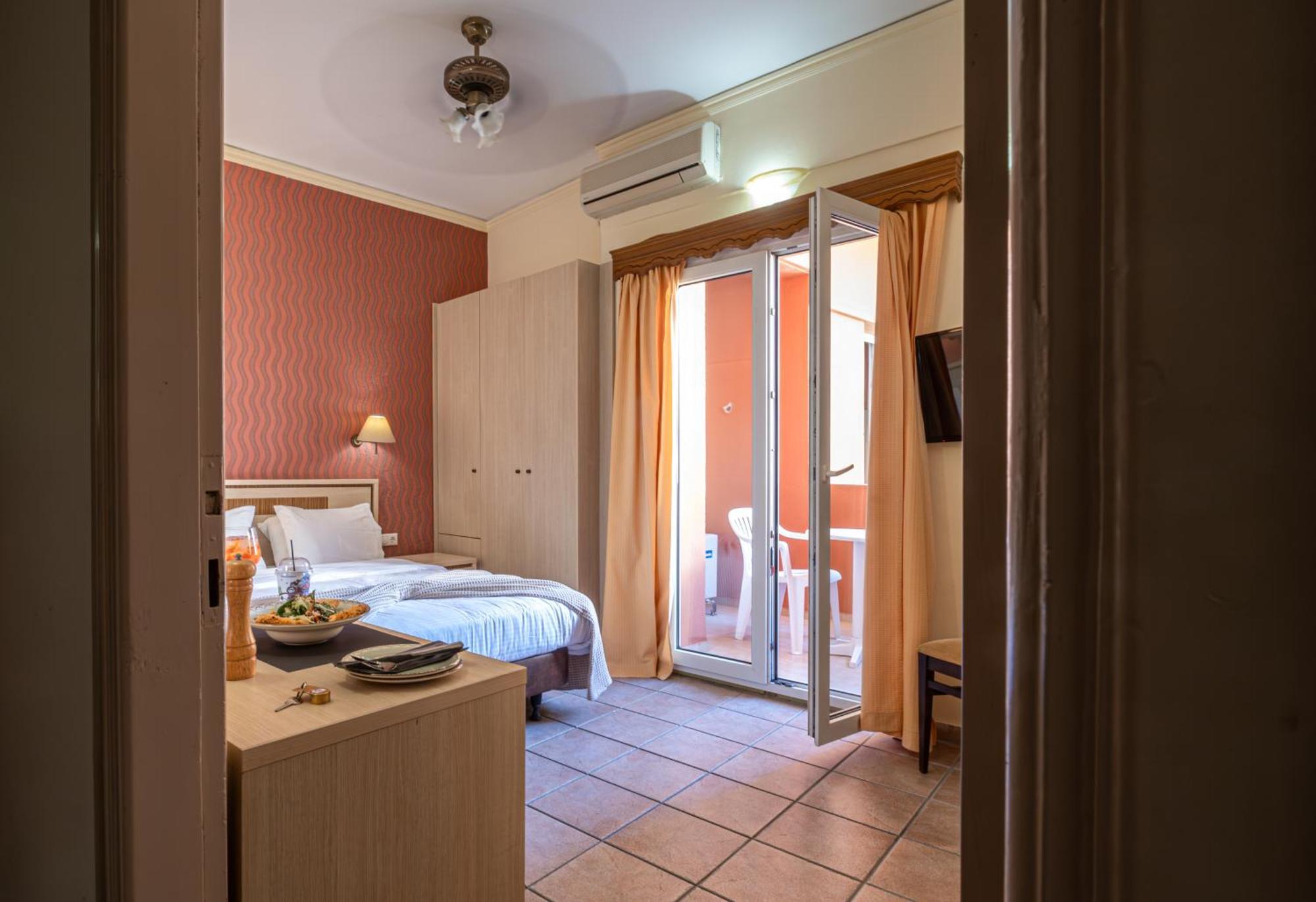 Samos Hotel Exterior photo
